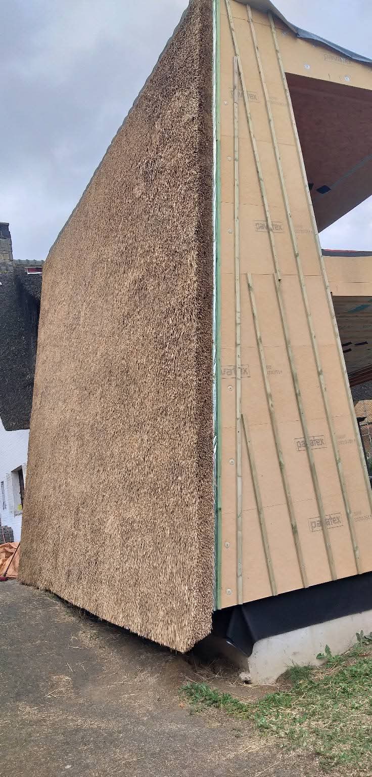 Kirpi çatı sistemleri, doğal üst örtü kaplaması